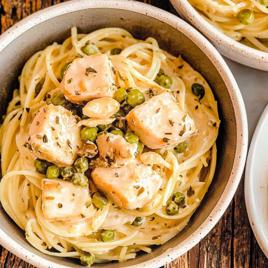 Creamy Chicken Alfredo Pasta with Peas