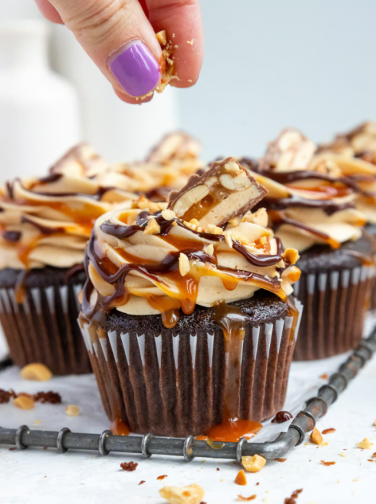 Snickers Cupcakes